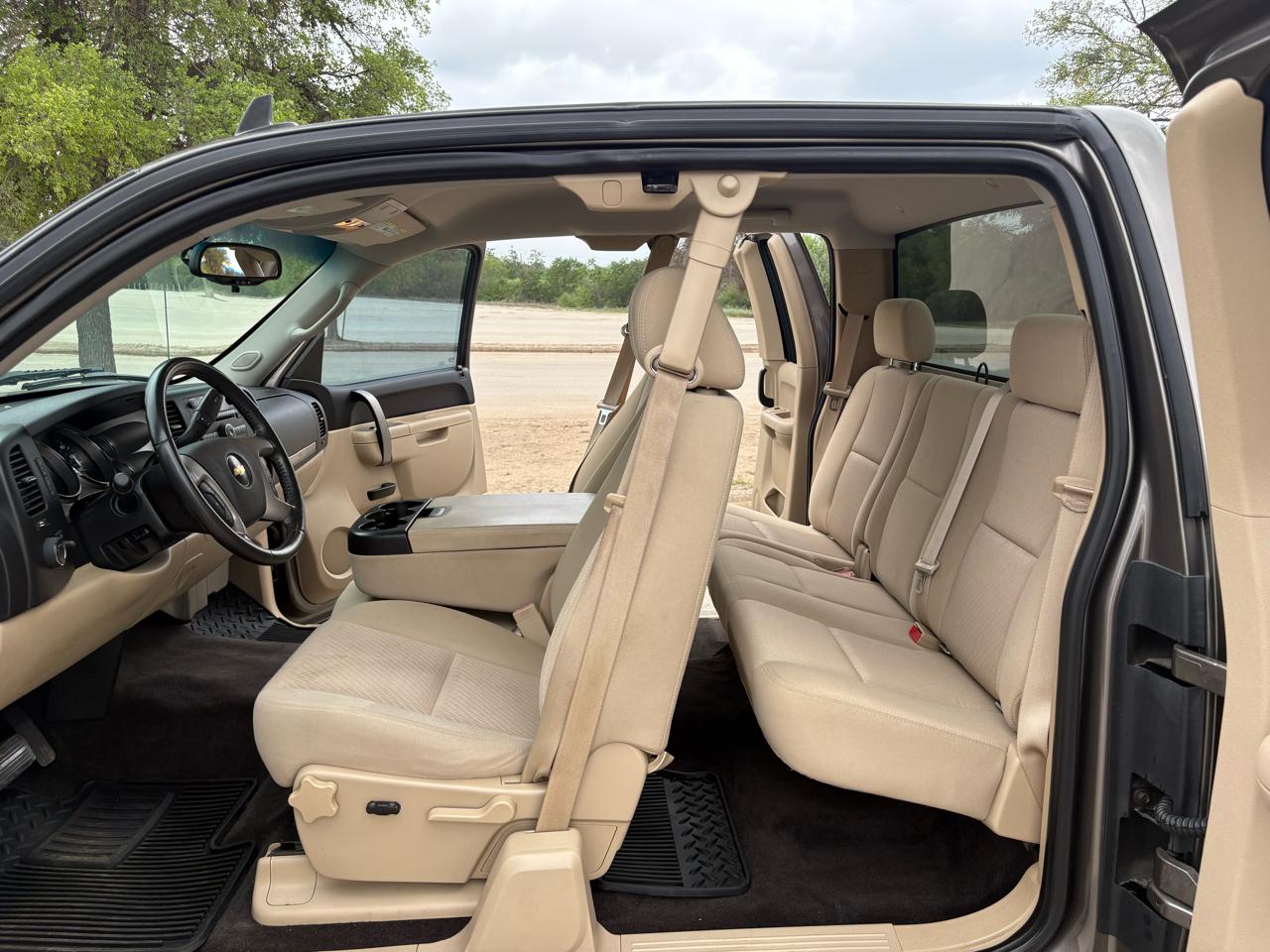 Chevrolet Silverado 1500 2WD Ext Cab 143.5" LT 2011