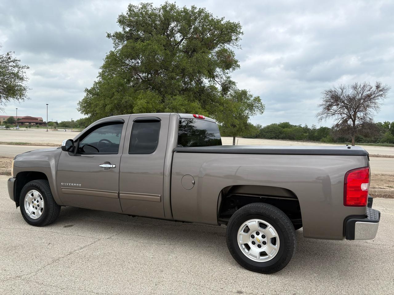 Chevrolet Silverado 1500 2WD Ext Cab 143.5" LT 2011