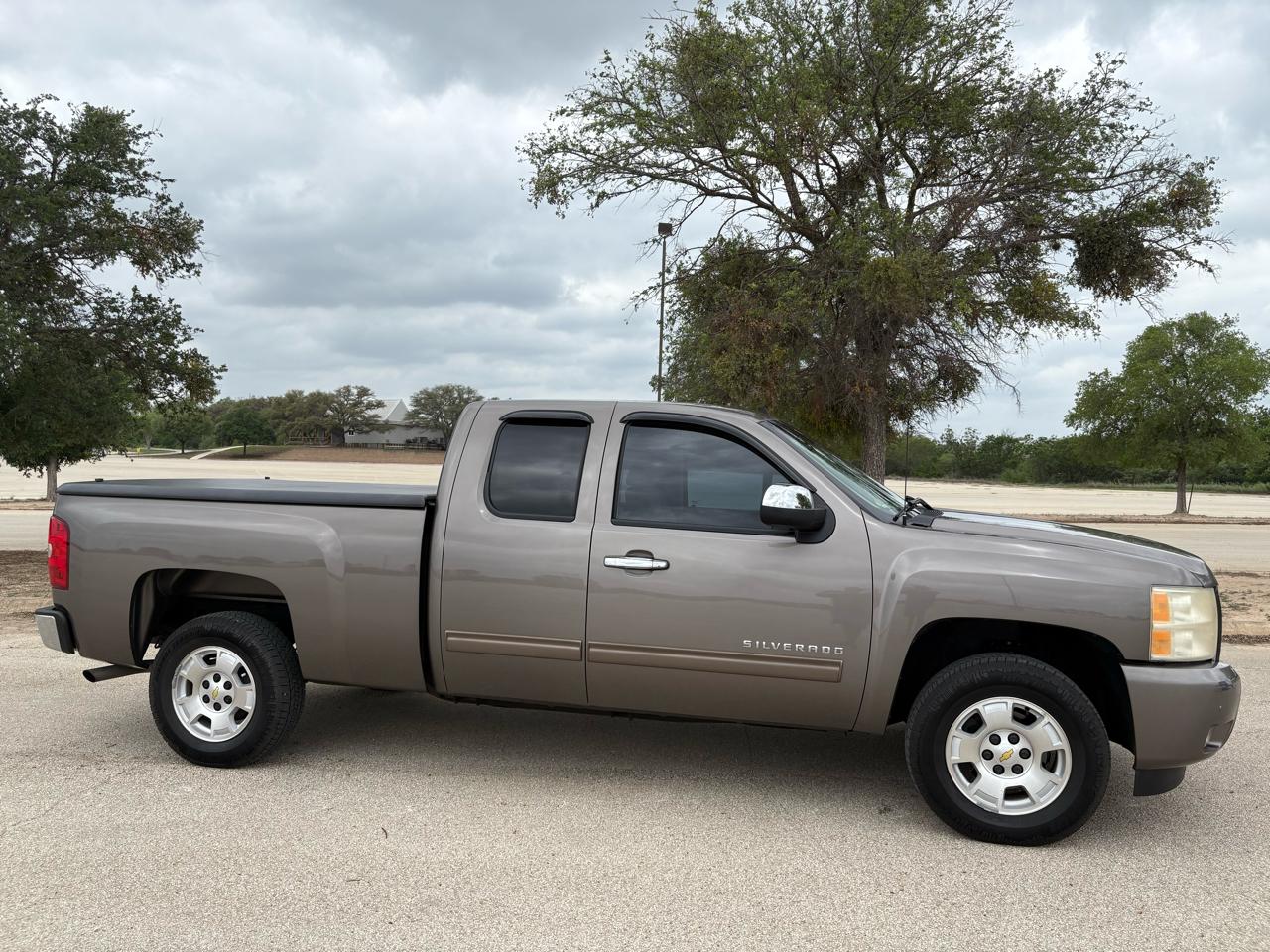 Chevrolet Silverado 1500 2WD Ext Cab 143.5" LT 2011