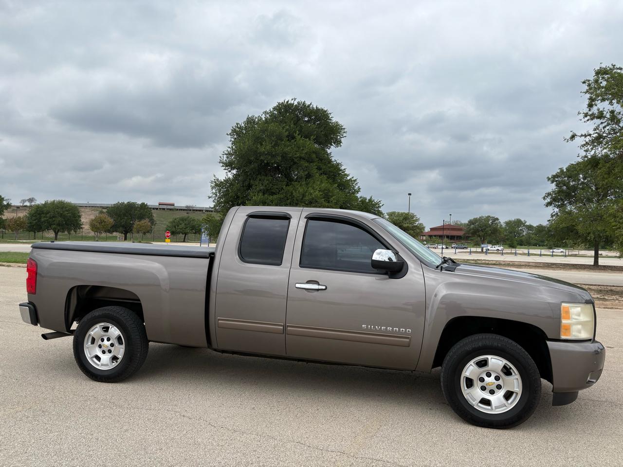 Chevrolet Silverado 1500 2WD Ext Cab 143.5" LT 2011