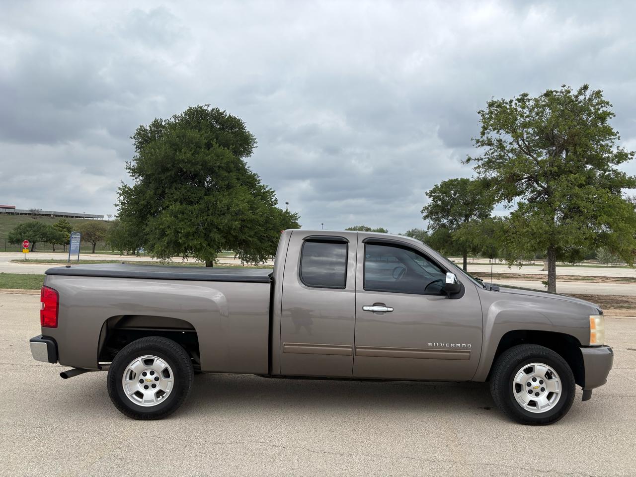 Chevrolet Silverado 1500 2WD Ext Cab 143.5" LT 2011