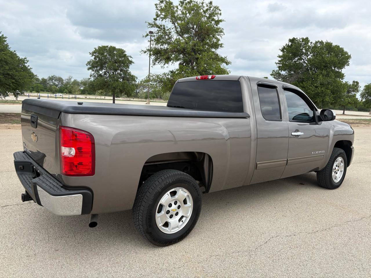 Chevrolet Silverado 1500 2WD Ext Cab 143.5" LT 2011