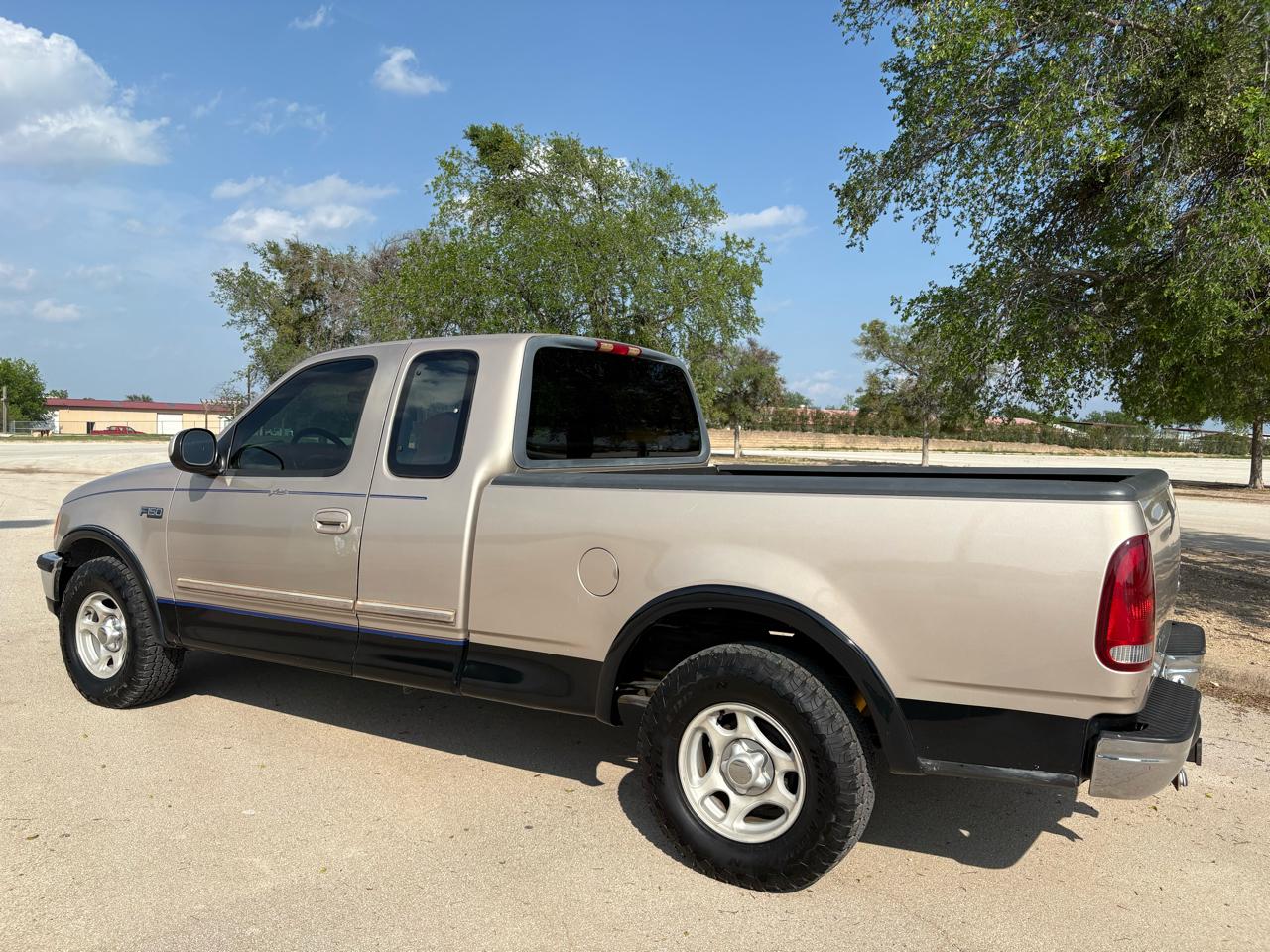 Ford F-150 Supercab 139" Lariat 1997