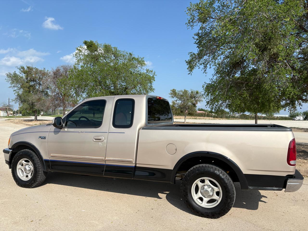 Ford F-150 Supercab 139" Lariat 1997