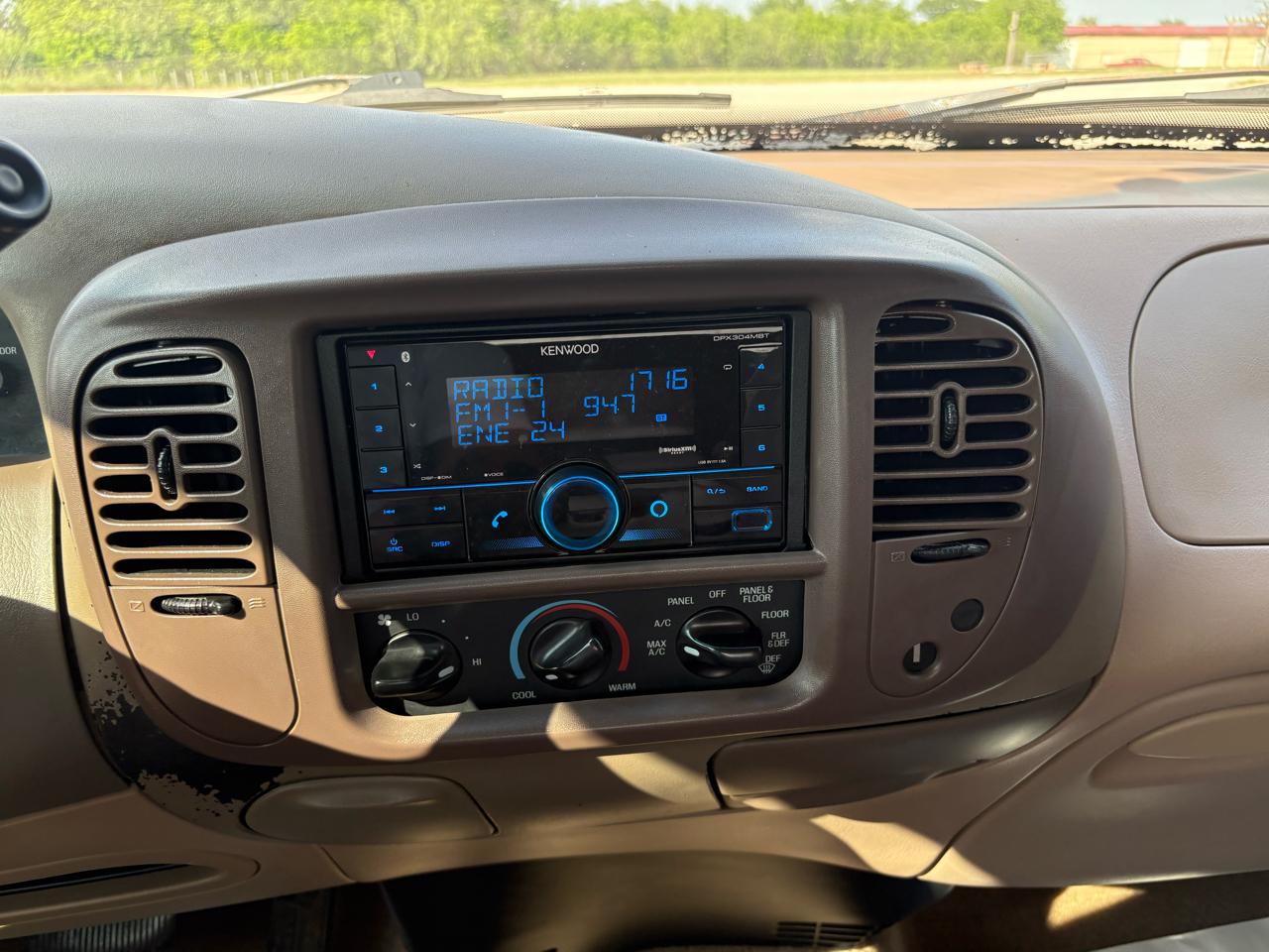 Ford F-150 Supercab 139" Lariat 1997