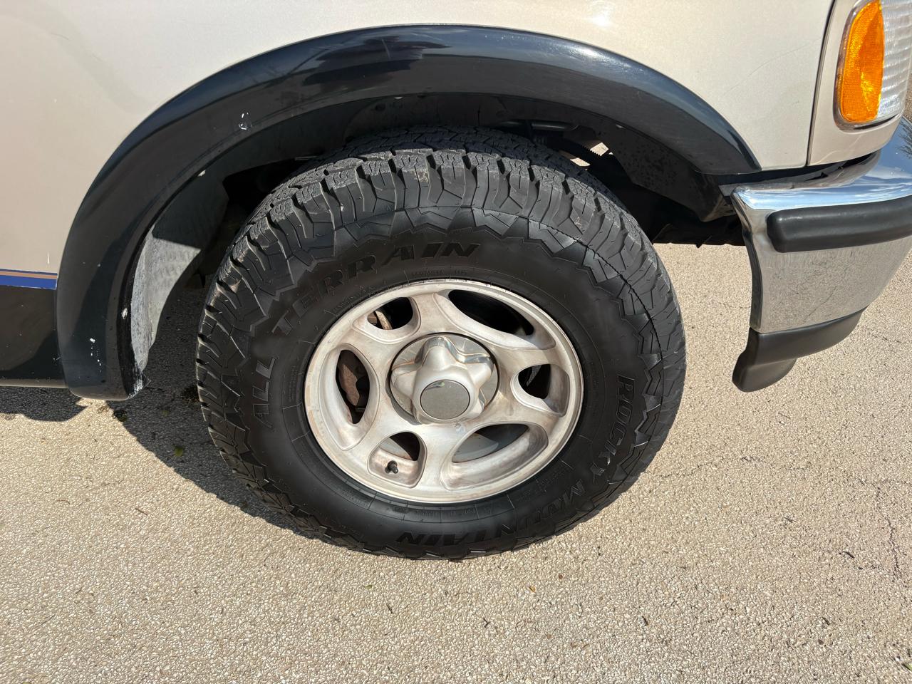 Ford F-150 Supercab 139" Lariat 1997