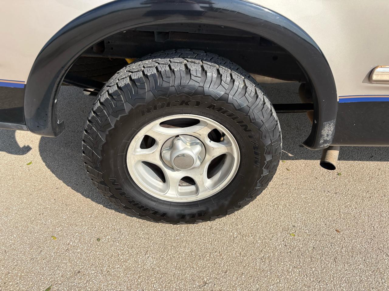 Ford F-150 Supercab 139" Lariat 1997