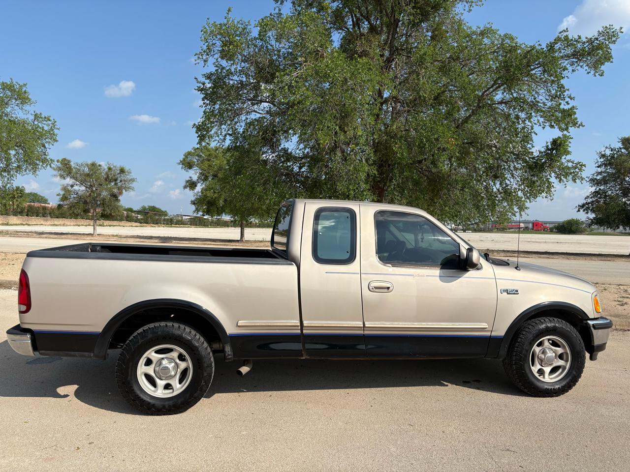 Ford F-150 Supercab 139" Lariat 1997