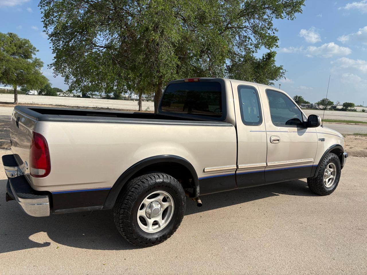 Ford F-150 Supercab 139" Lariat 1997