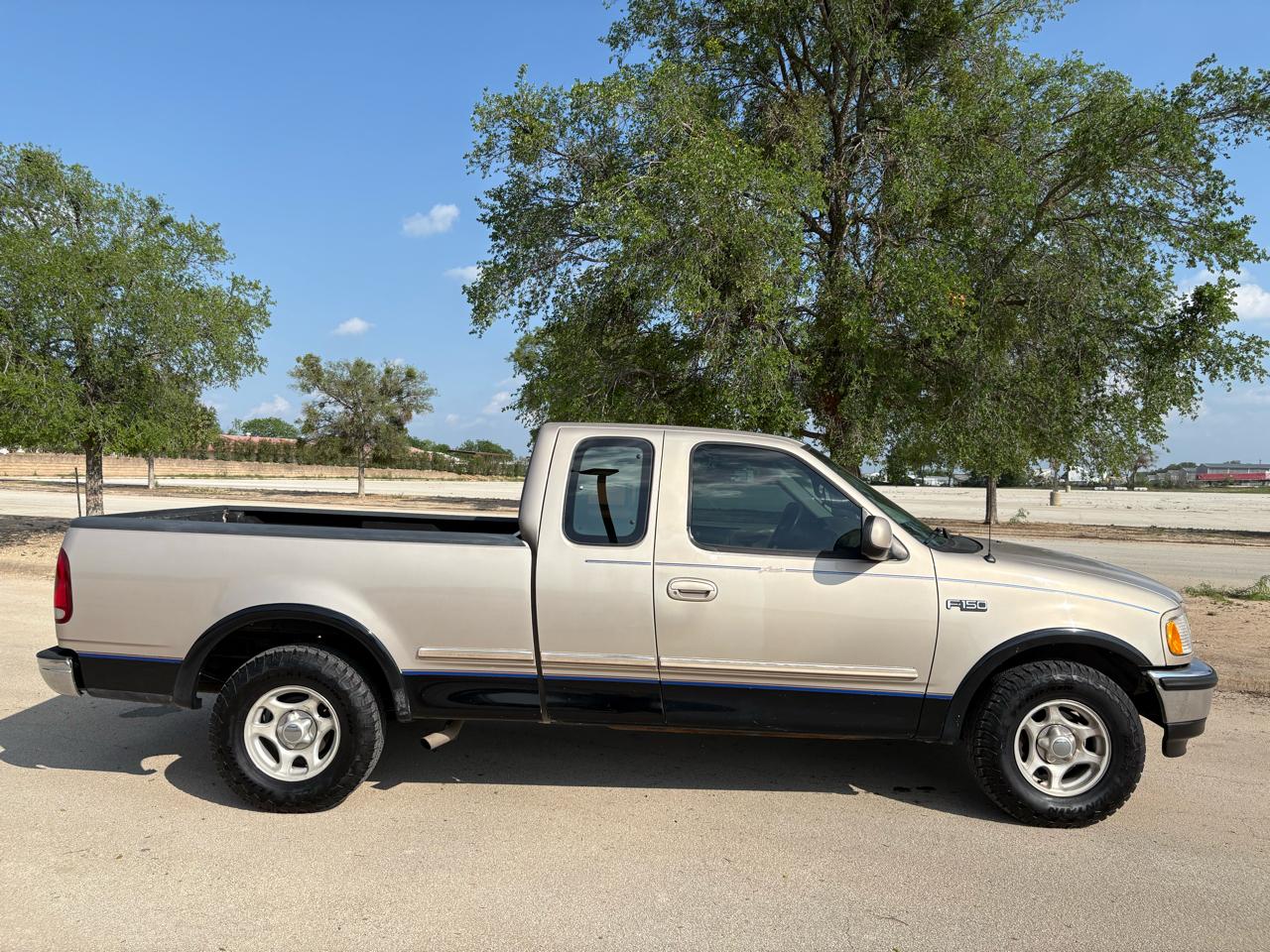 Ford F-150 Supercab 139" Lariat 1997