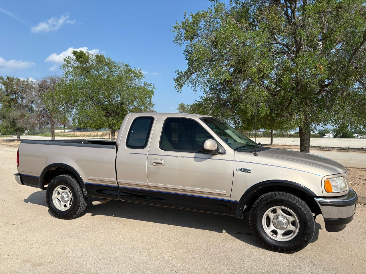 Ford F-150 Supercab 139" Lariat 1997