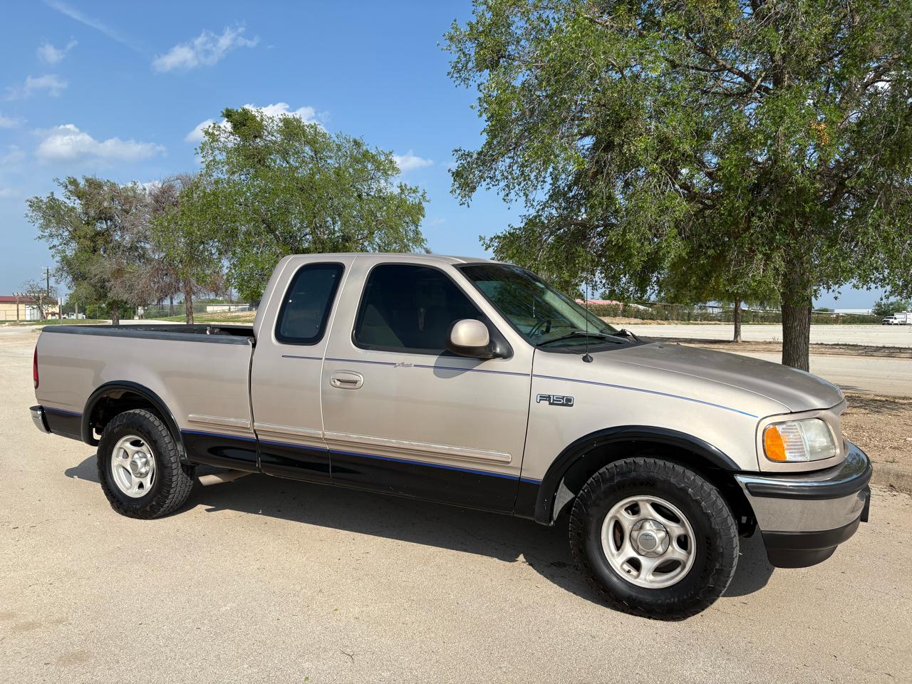 Ford F-150 Supercab 139" Lariat 1997