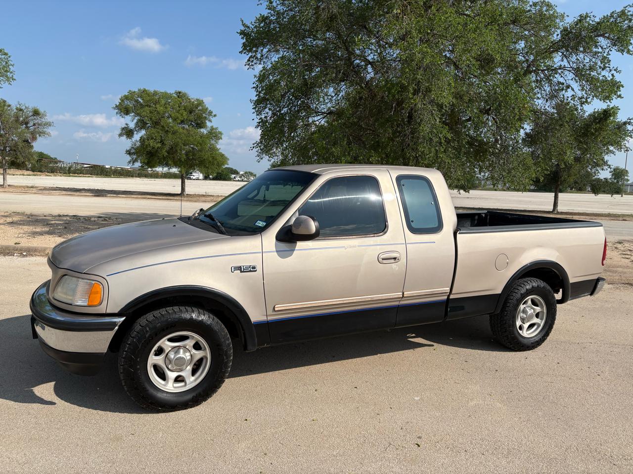 Ford F-150 Supercab 139" Lariat 1997