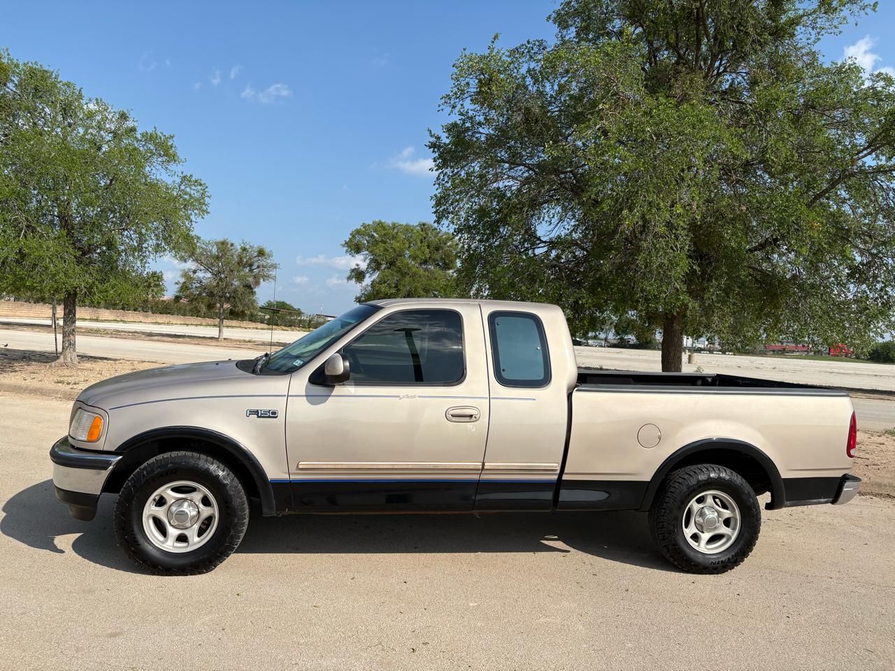 Ford F-150 Supercab 139" Lariat 1997