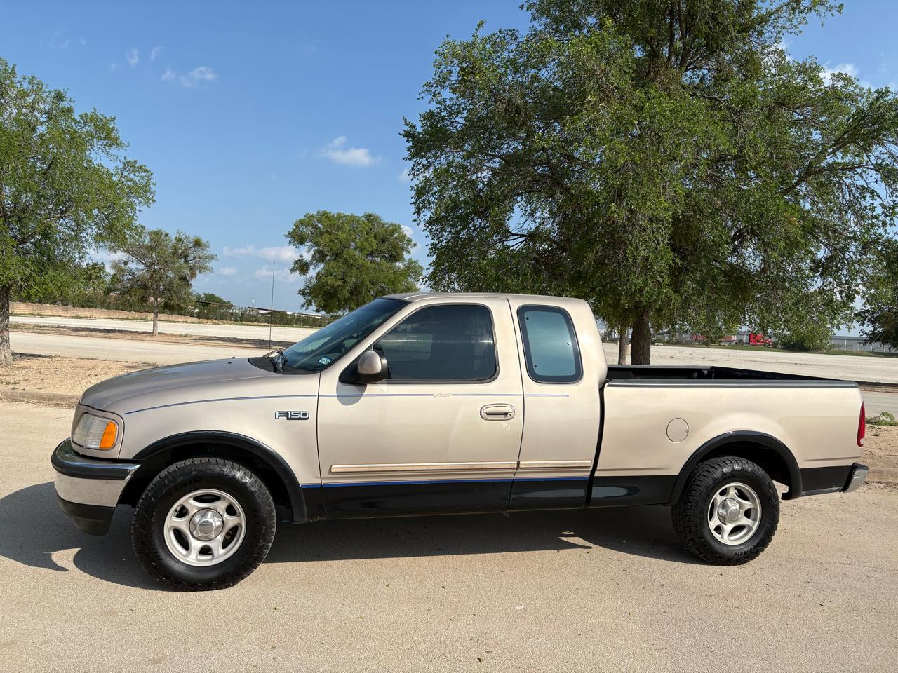 Ford F-150 Supercab 139" Lariat 1997