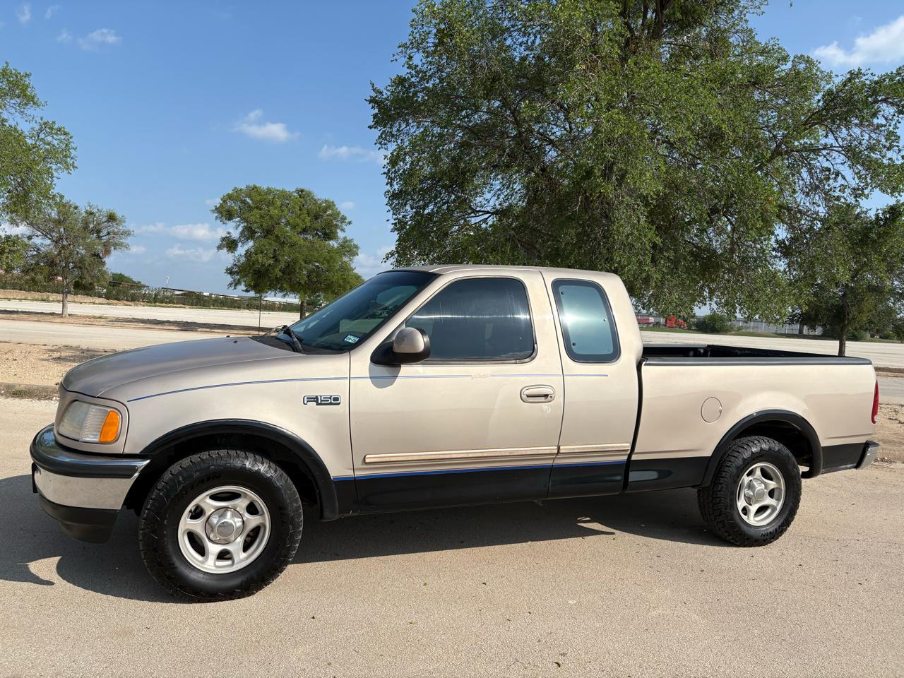 Ford F-150 Supercab 139" Lariat 1997