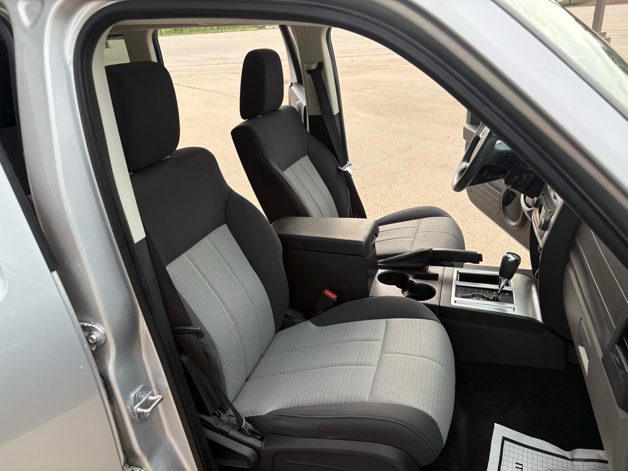 Dodge Nitro 2WD 4dr SLT 2008