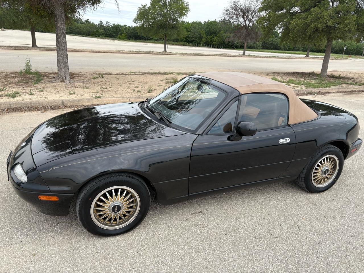 Mazda MX-5 Miata 2dr Convertible Popular Equipment Pkg Auto 1995