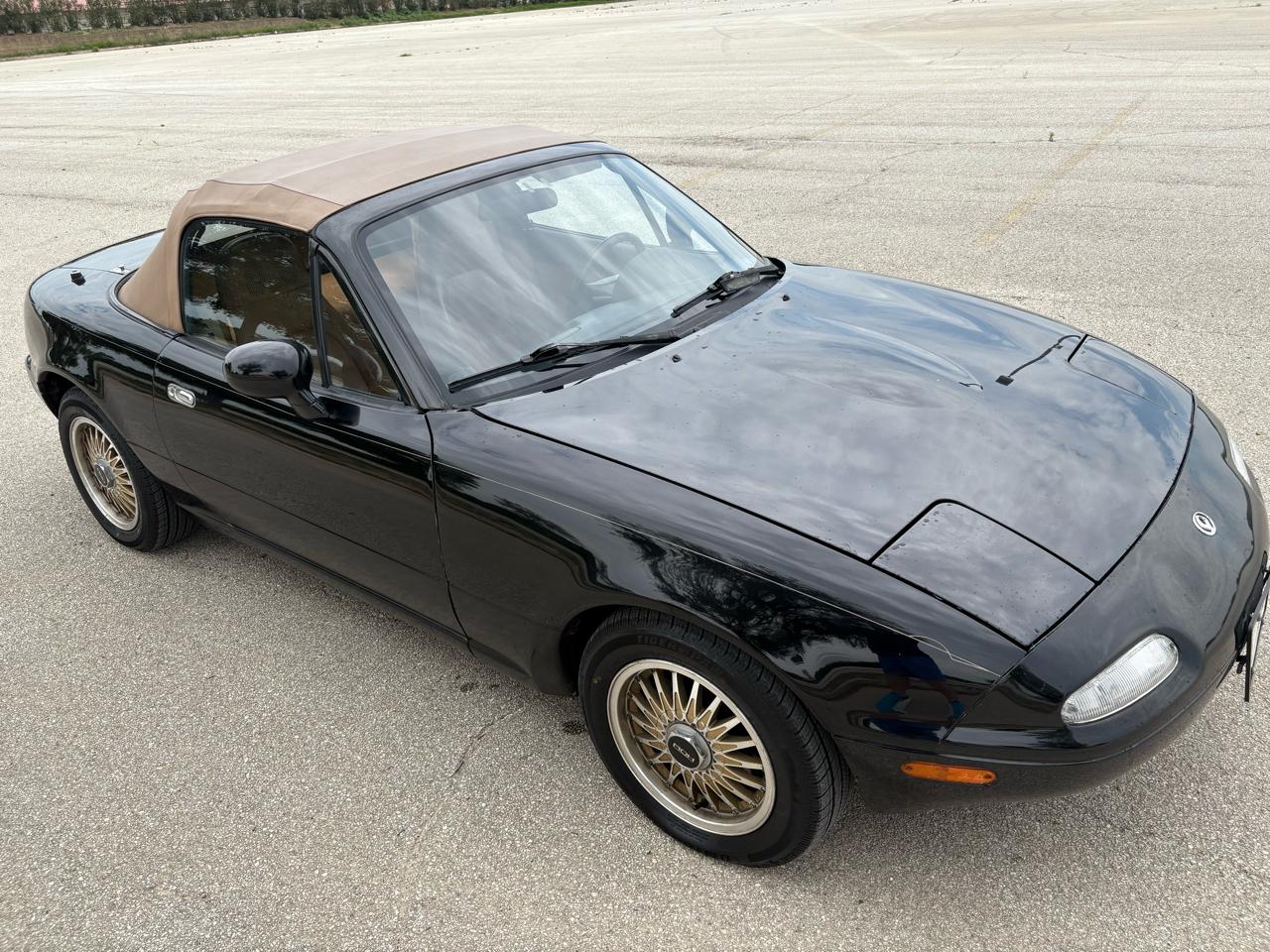 Mazda MX-5 Miata 2dr Convertible Popular Equipment Pkg Auto 1995
