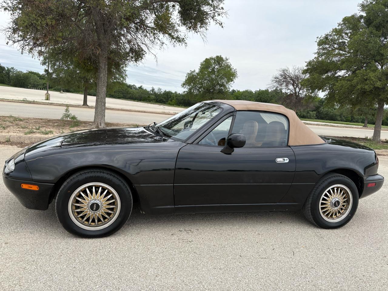 Mazda MX-5 Miata 2dr Convertible Popular Equipment Pkg Auto 1995
