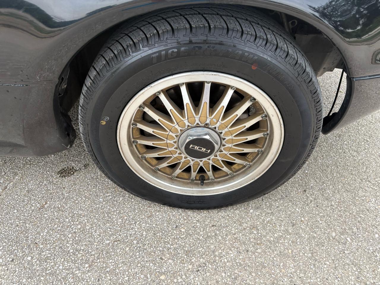 Mazda MX-5 Miata 2dr Convertible Popular Equipment Pkg Auto 1995