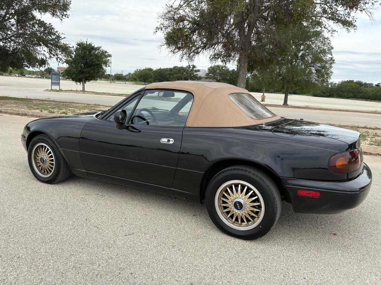 Mazda MX-5 Miata 2dr Convertible Popular Equipment Pkg Auto 1995