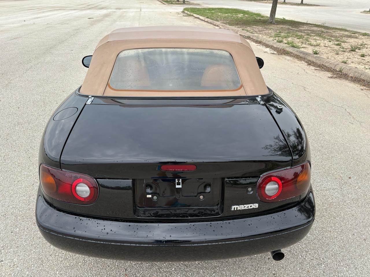 Mazda MX-5 Miata 2dr Convertible Popular Equipment Pkg Auto 1995
