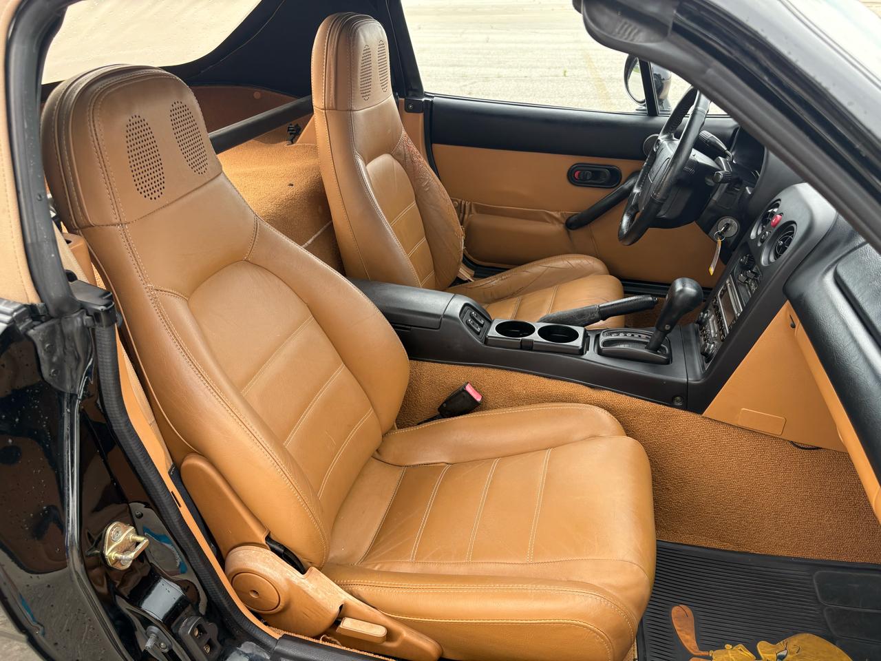 Mazda MX-5 Miata 2dr Convertible Popular Equipment Pkg Auto 1995