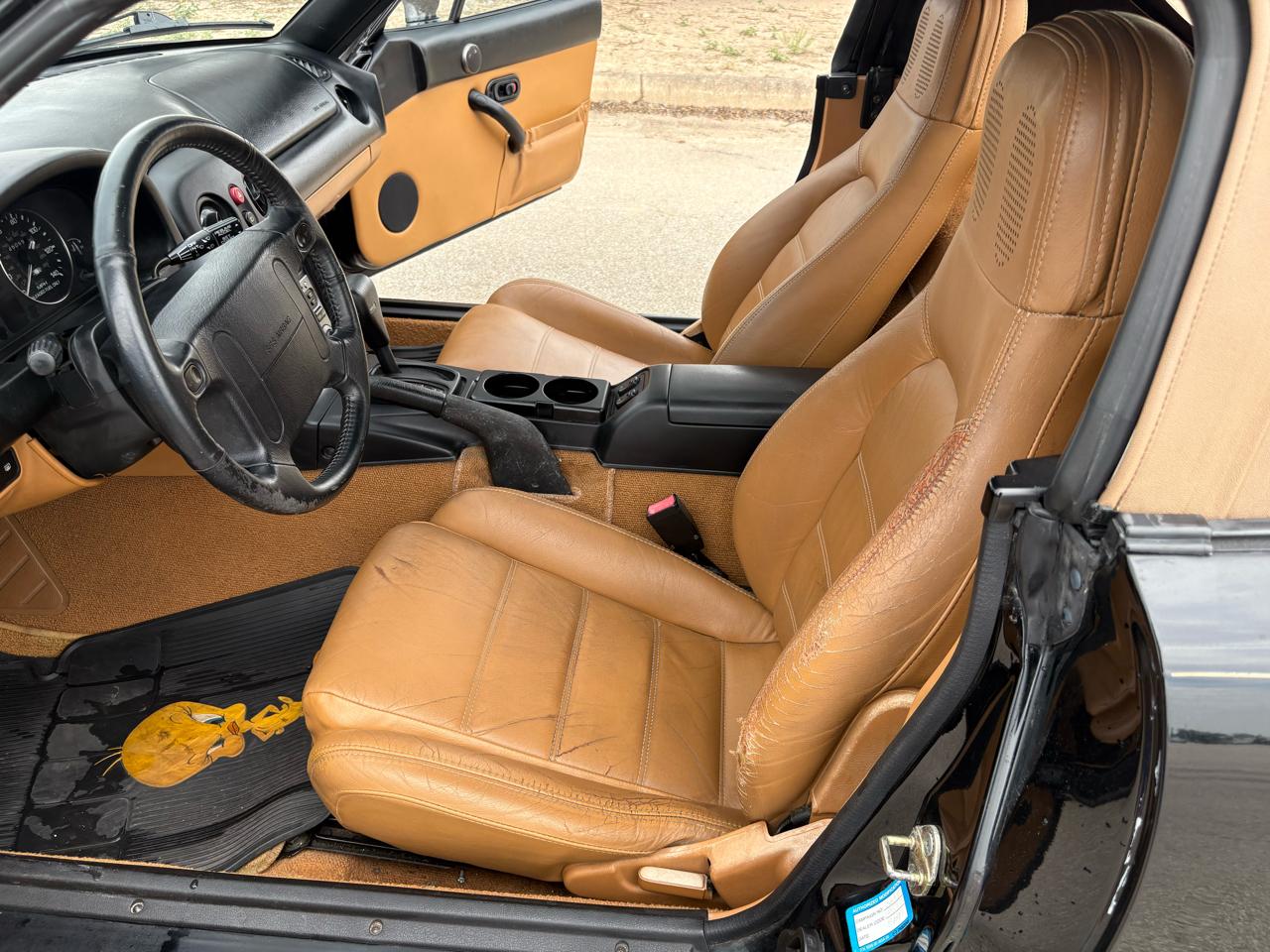 Mazda MX-5 Miata 2dr Convertible Popular Equipment Pkg Auto 1995