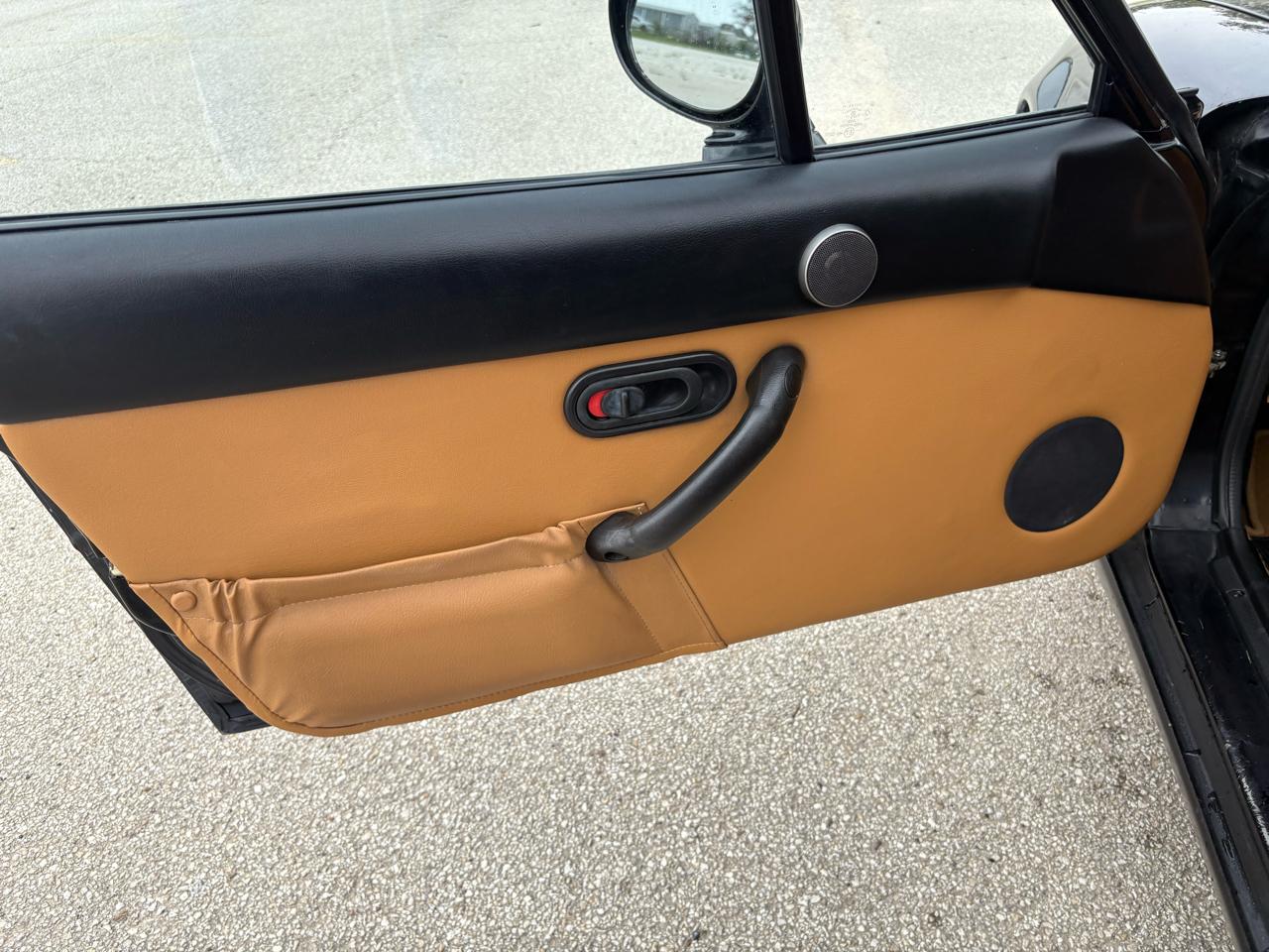 Mazda MX-5 Miata 2dr Convertible Popular Equipment Pkg Auto 1995