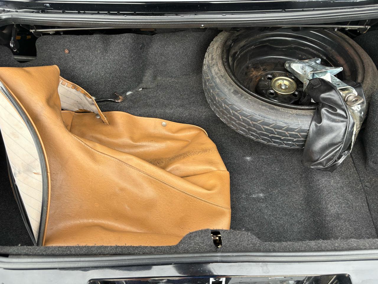 Mazda MX-5 Miata 2dr Convertible Popular Equipment Pkg Auto 1995