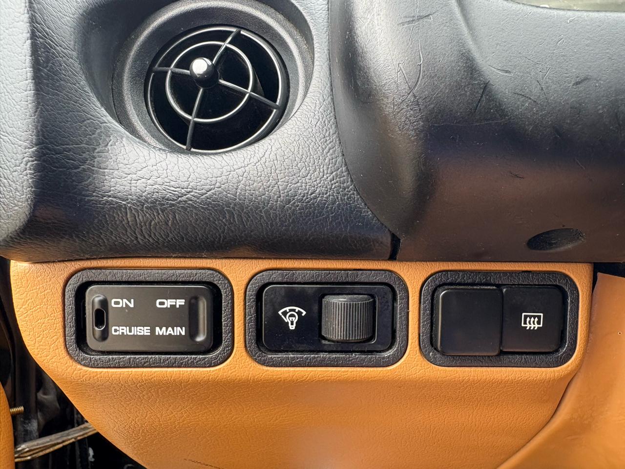 Mazda MX-5 Miata 2dr Convertible Popular Equipment Pkg Auto 1995
