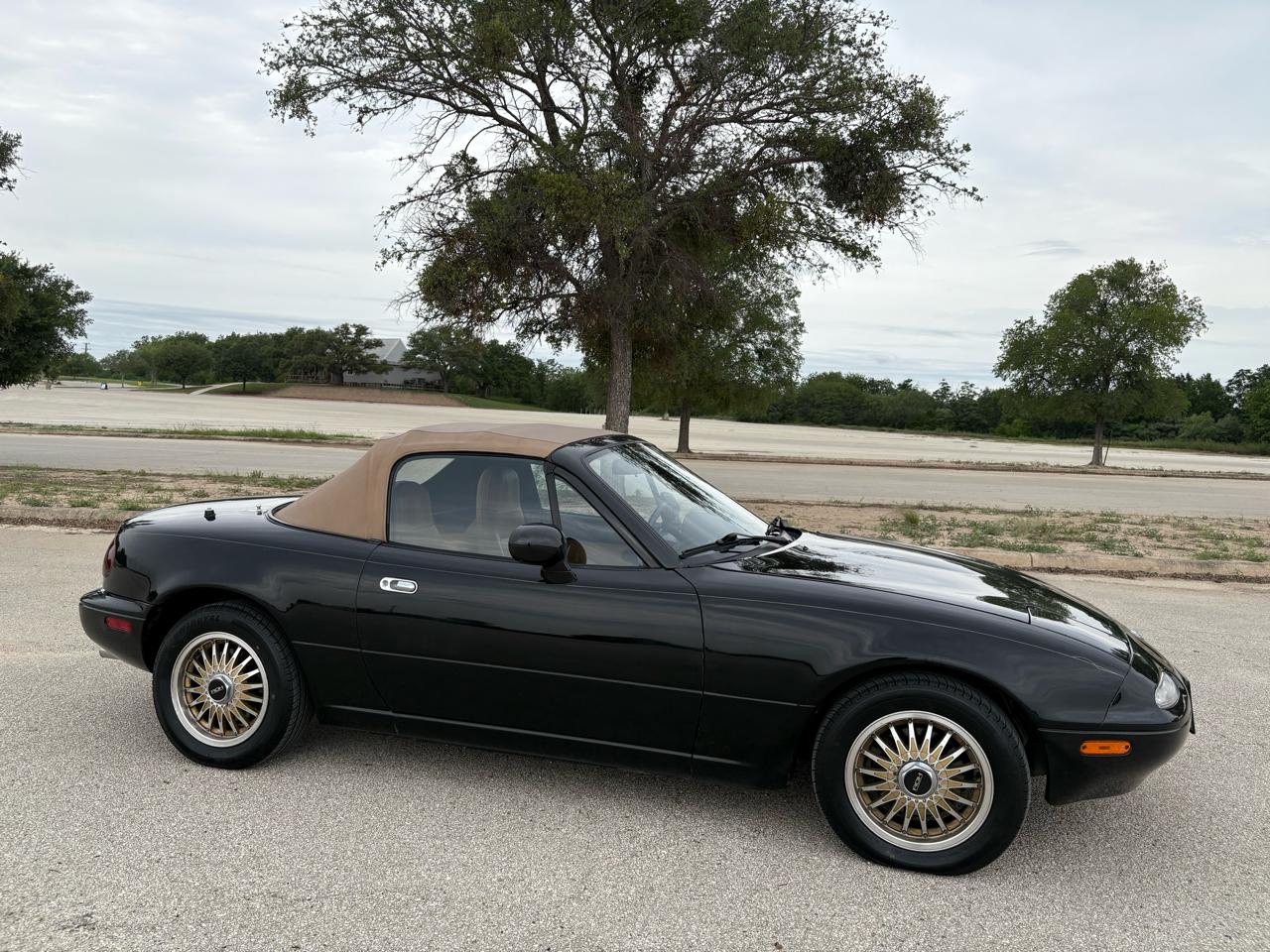 Mazda MX-5 Miata 2dr Convertible Popular Equipment Pkg Auto 1995