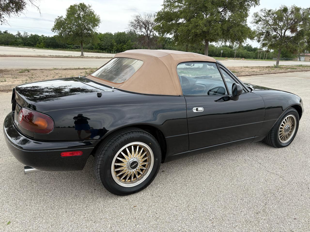 Mazda MX-5 Miata 2dr Convertible Popular Equipment Pkg Auto 1995