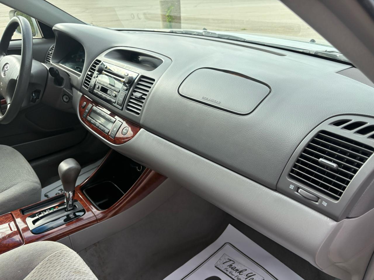 Toyota Camry 4dr Sdn XLE Auto (Natl) 2003