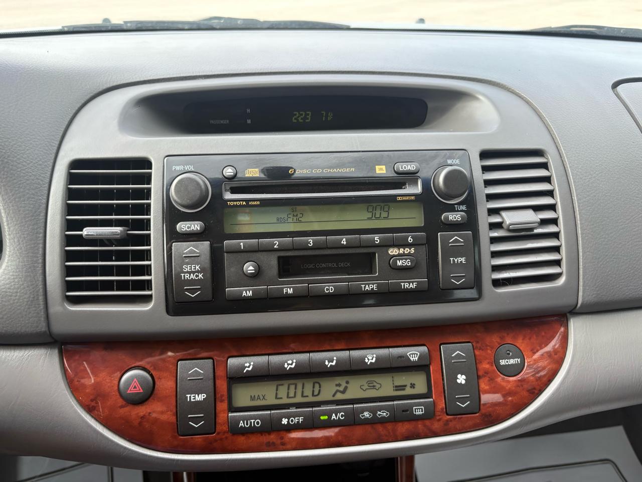 Toyota Camry 4dr Sdn XLE Auto (Natl) 2003
