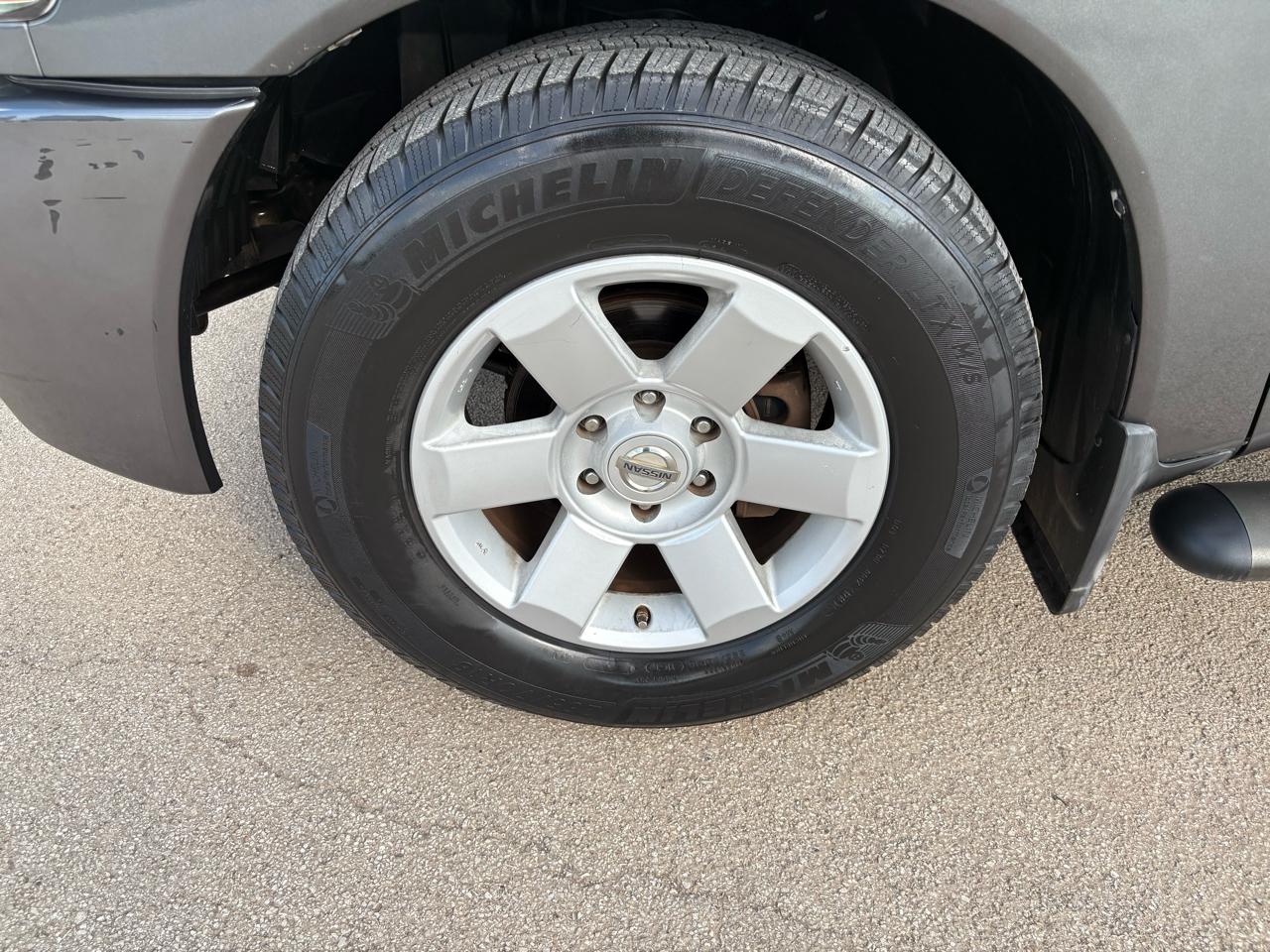Nissan Titan LE Crew Cab 2WD 2005