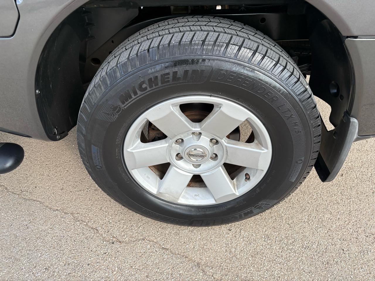 Nissan Titan LE Crew Cab 2WD 2005