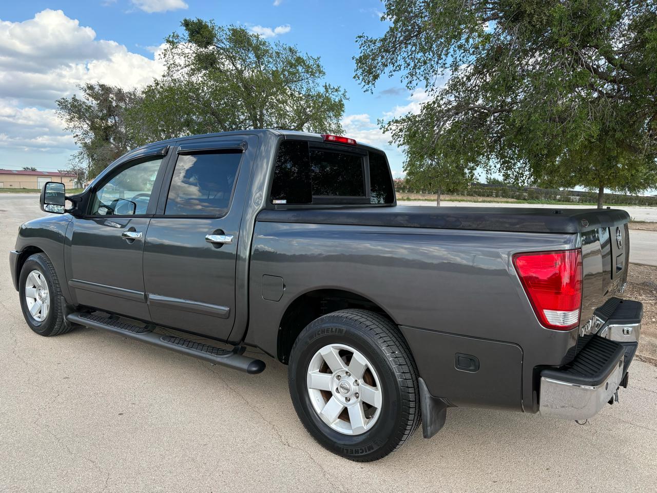Nissan Titan LE Crew Cab 2WD 2005