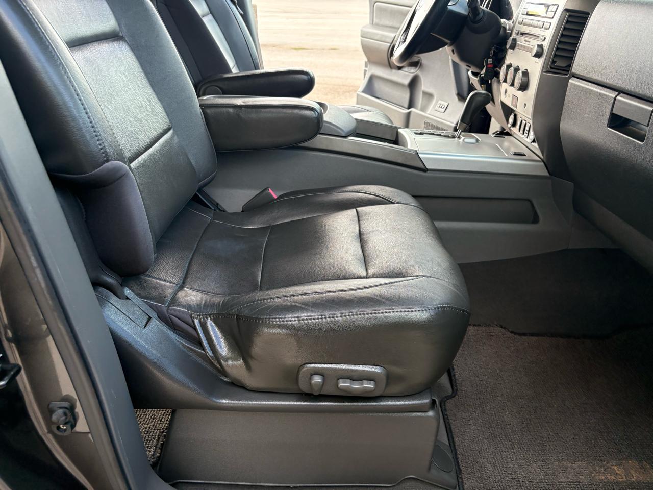 Nissan Titan LE Crew Cab 2WD 2005