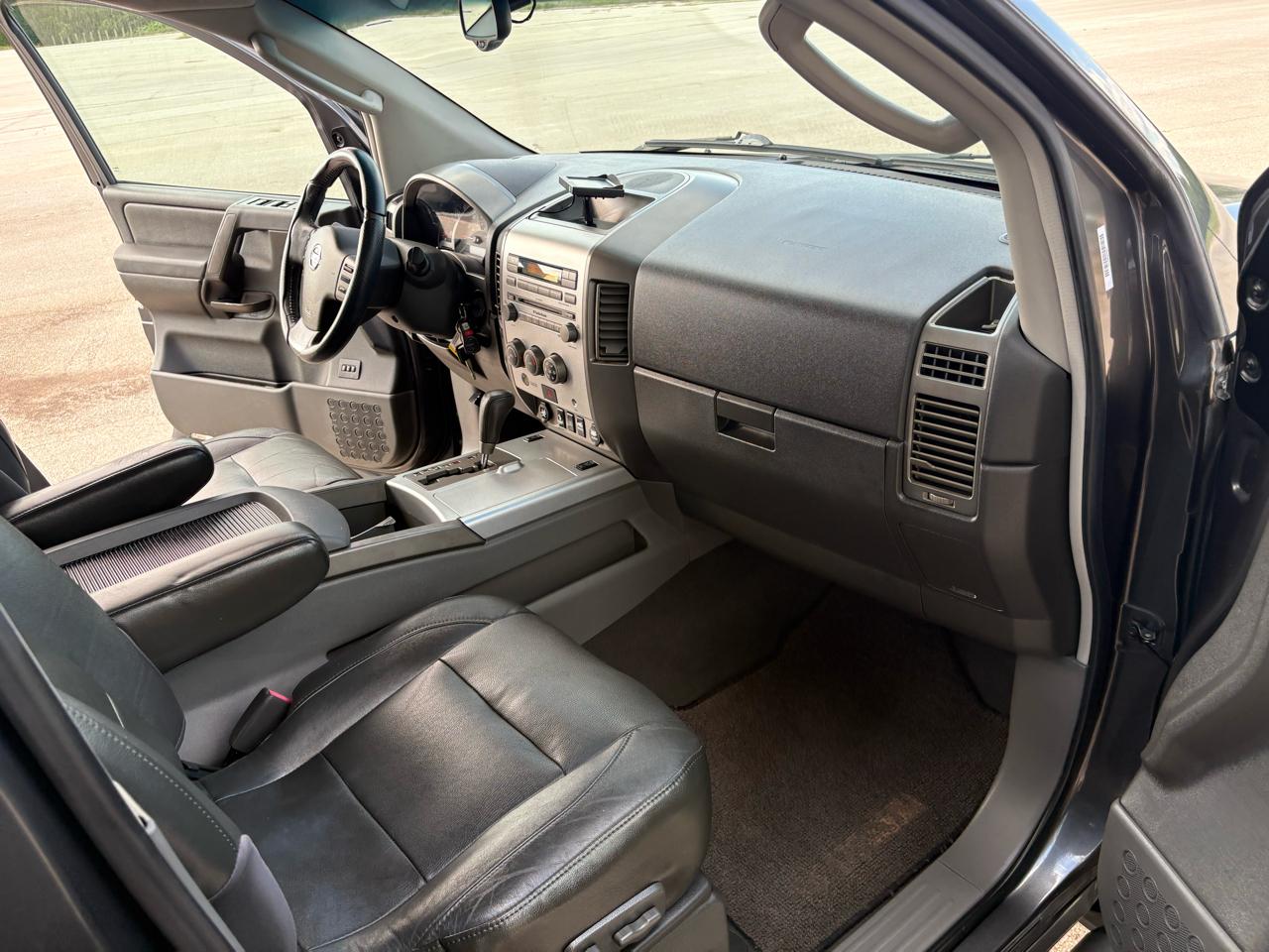 Nissan Titan LE Crew Cab 2WD 2005