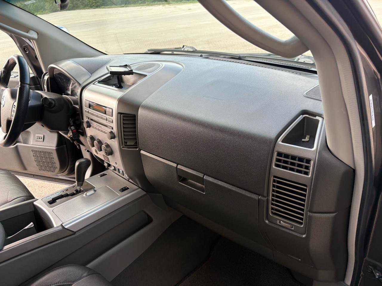 Nissan Titan LE Crew Cab 2WD 2005