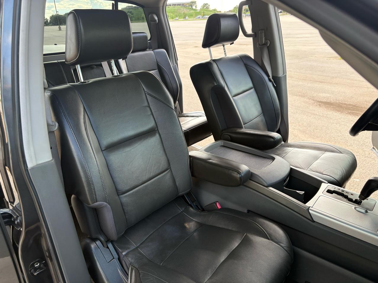 Nissan Titan LE Crew Cab 2WD 2005