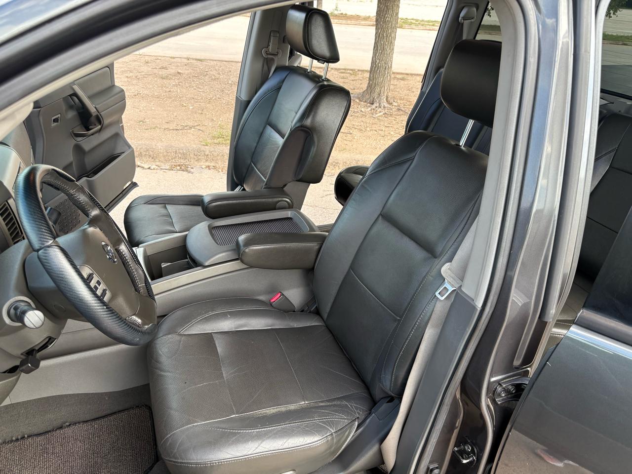 Nissan Titan LE Crew Cab 2WD 2005