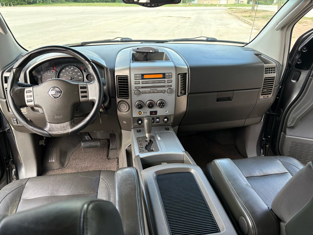 Nissan Titan LE Crew Cab 2WD 2005