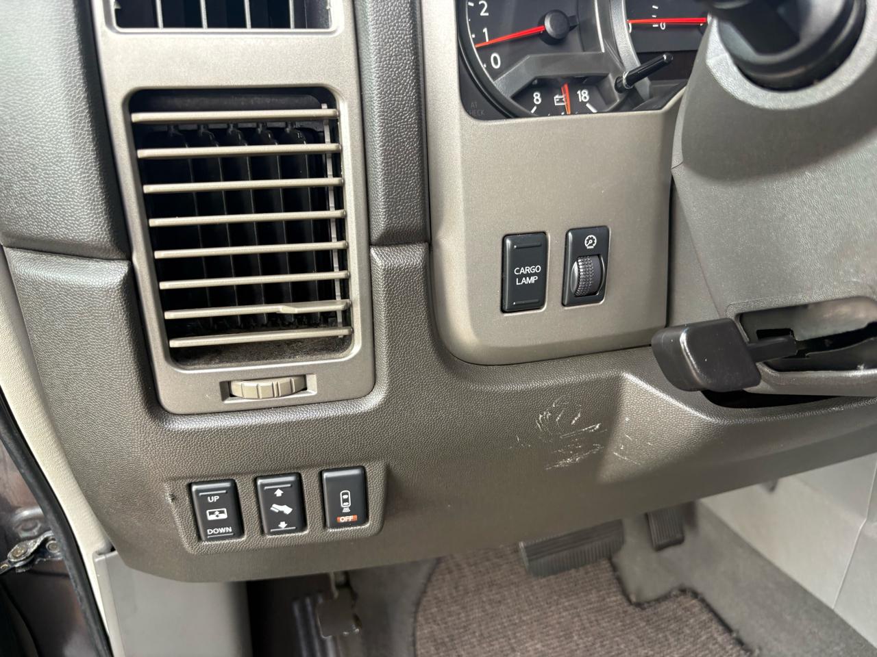 Nissan Titan LE Crew Cab 2WD 2005