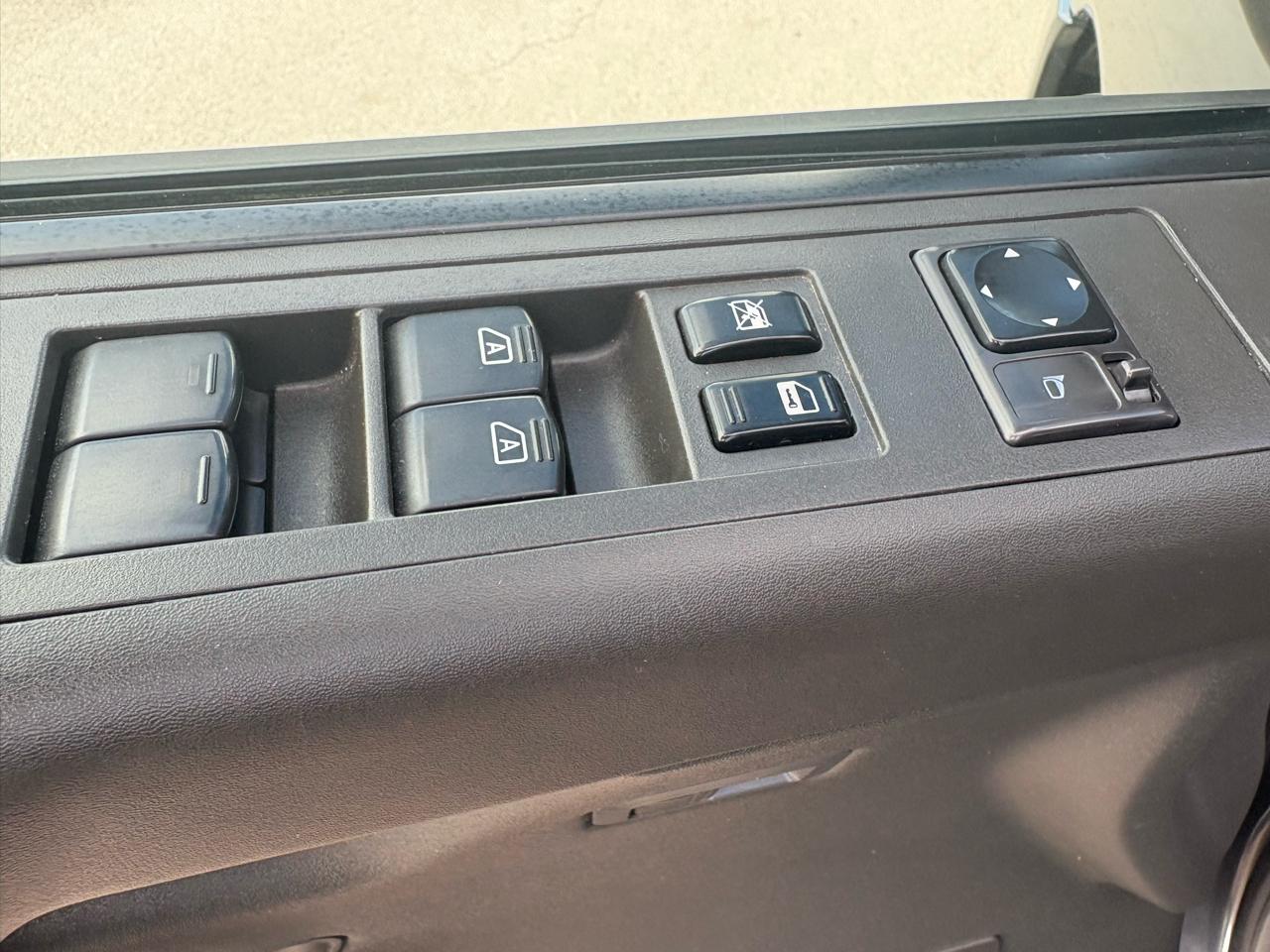 Nissan Titan LE Crew Cab 2WD 2005