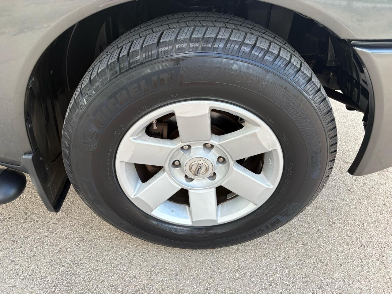Nissan Titan LE Crew Cab 2WD 2005