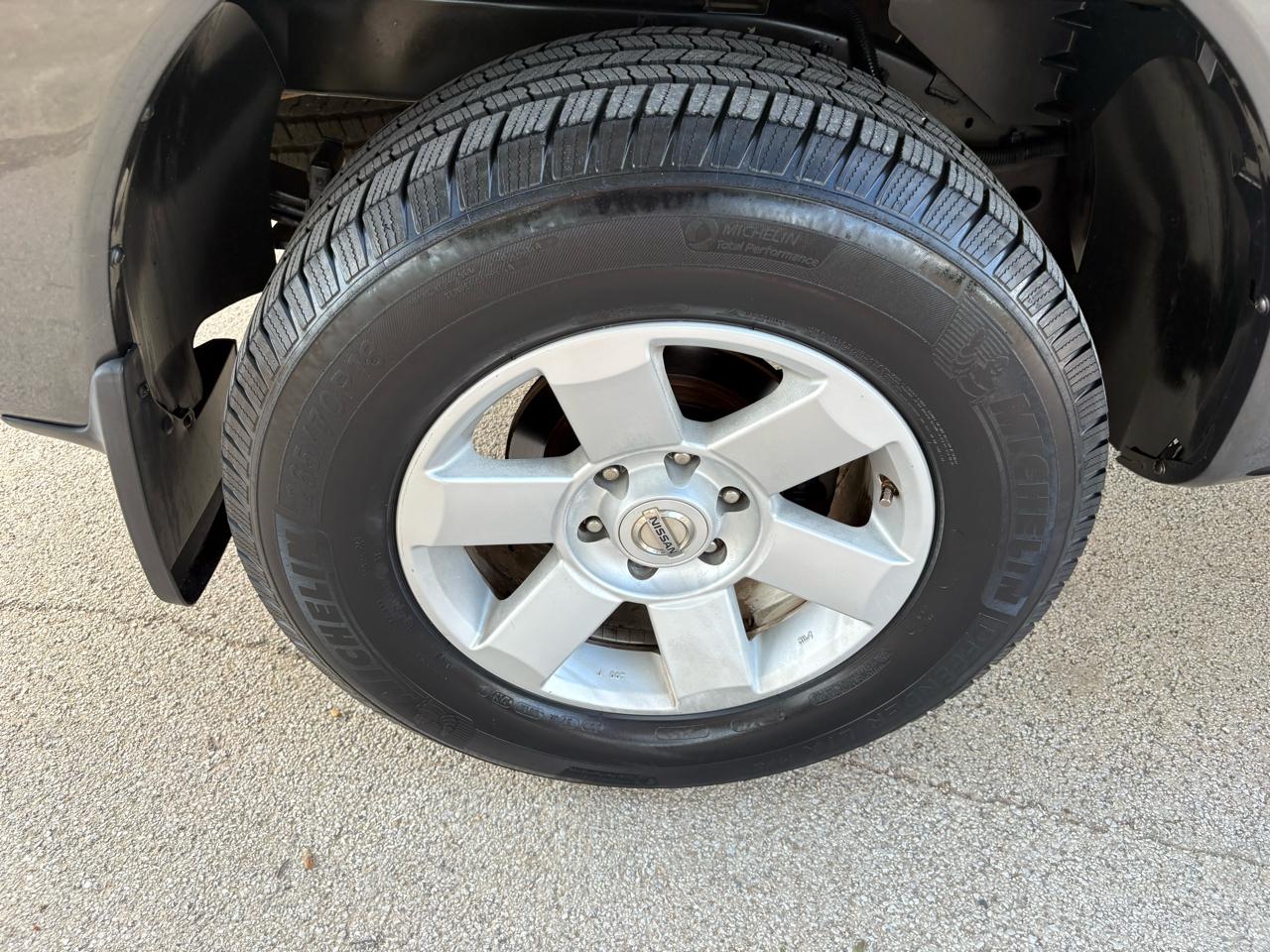 Nissan Titan LE Crew Cab 2WD 2005