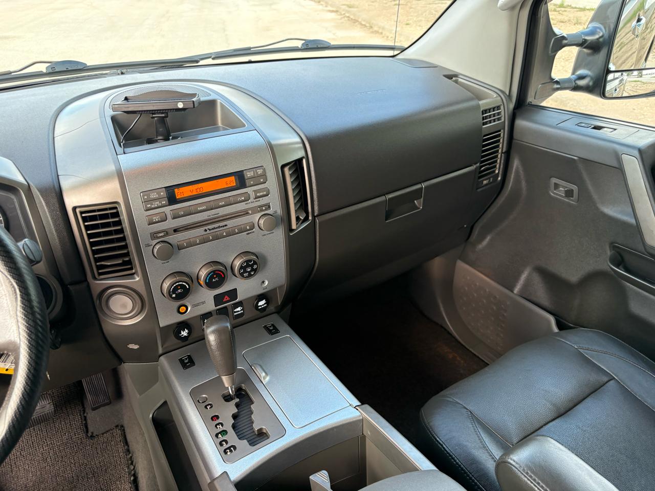 Nissan Titan LE Crew Cab 2WD 2005